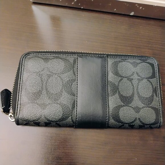 Used Coach wallet - Picture 3 of 6